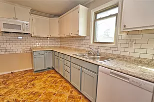 900 N Lamb St, Bowie, TX 76230 - Photo 9