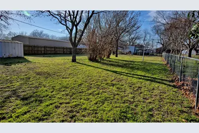 900 N Lamb Street, Bowie, TX 76230 - Photo 25