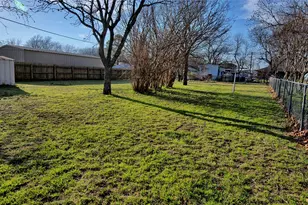 900 N Lamb St, Bowie, TX 76230 - Photo 25