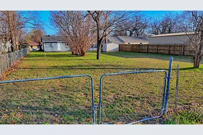 900 N Lamb Street, Bowie, TX 76230 - Photo 23