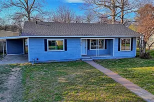 900 N Lamb St, Bowie, TX 76230 - Photo 1