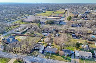 900 N Lamb St, Bowie, TX 76230 - Photo 27