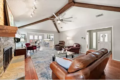 129 E Louella Drive, Hurst, TX 76054 - Photo 9