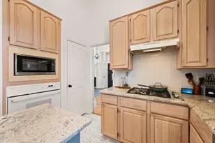 1604 Los Altos Ct, Arlington, TX 76006 - Photo 13