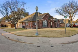 701 Queens Dr, Waxahachie, TX 75165 - Photo 3