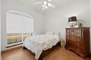 701 Queens Dr, Waxahachie, TX 75165 - Photo 9