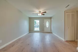 930 Briarwood Dr, Lewisville, TX 75067 - Photo 7