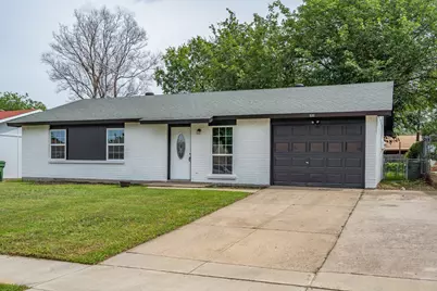 930 Briarwood Drive, Lewisville, TX 75067 - Photo 5