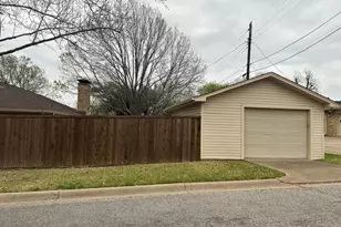 900 Tamara St, Athens, TX 75751 - Photo 3