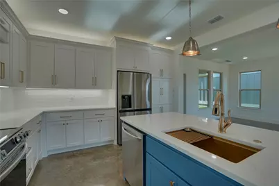 110 Cardinal Woods Court, Granbury, TX 76049 - Photo 9