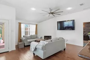 1039 Wood Brook Dr, Grand Prairie, TX 75052 - Photo 7