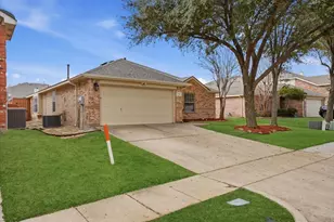 1039 Wood Brook Dr, Grand Prairie, TX 75052 - Photo 3