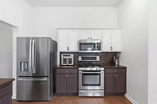 1039 Wood Brook Dr, Grand Prairie, TX 75052 - Photo 5