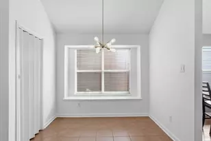 1039 Wood Brook Dr, Grand Prairie, TX 75052 - Photo 9