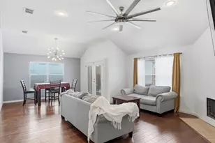 1039 Wood Brook Dr, Grand Prairie, TX 75052 - Photo 3