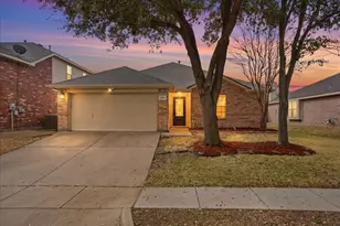 1039 Wood Brook Dr, Grand Prairie, TX 75052 - Photo 1