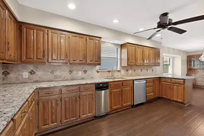 1424 Homestead Court, Irving, TX 75061 - Photo 9