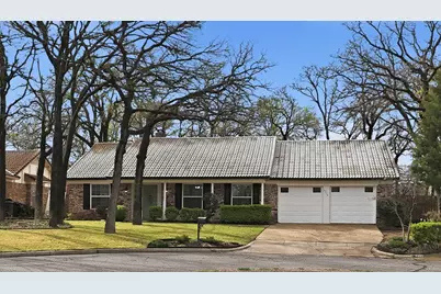 2316 S Pleasant Forest Street, Arlington, TX 76015 - Photo 1