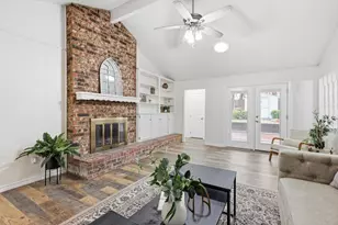 2316 S Pleasant Forest St, Arlington, TX 76015 - Photo 5