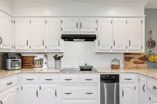 1033 Wedgewood Dr, Woodway, TX 76712 - Photo 15