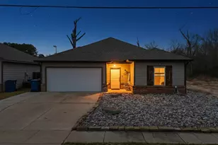 602 N Wofford St, Athens, TX 75751 - Photo 1