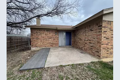 5604 Macgregor Drive, Haltom City, TX 76148 - Photo 9