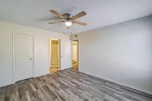 209 S Beverly St, Crowley, TX 76036 - Photo 21