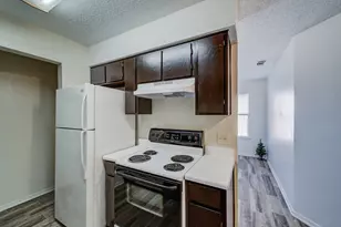 209 S Beverly St, Crowley, TX 76036 - Photo 9