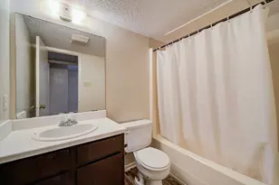 209 S Beverly St, Crowley, TX 76036 - Photo 19