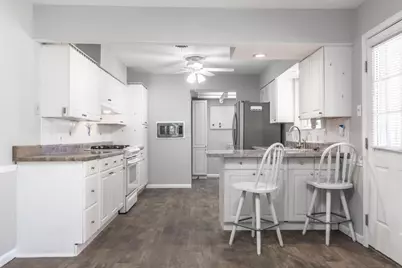 12118 Brisbane Avenue, Farmers Branch, TX 75234 - Photo 7