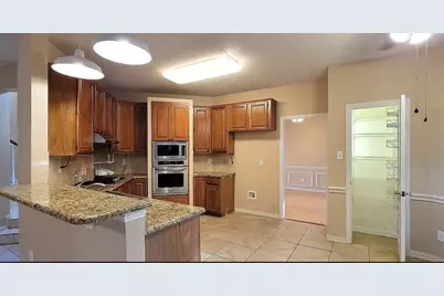 9807 Sunrise Court, Irving, TX 75063 - Photo 9