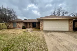 13 Pebblebeach Ct, Pantego, TX 76013 - Photo 1