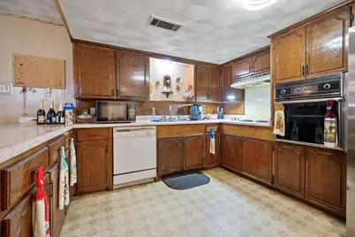 2828 Fairbrook Street, Irving, TX 75062 - Photo 9