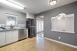 2241 Lockwood Dr, Carrollton, TX 75007 - Photo 5