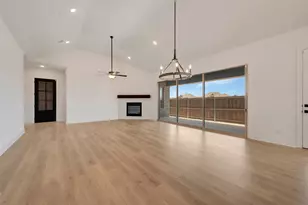 4729 Boyds Branch Dr, Arlington, TX 76005 - Photo 9
