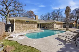 1908 Cleburn Dr, Arlington, TX 76012 - Photo 11