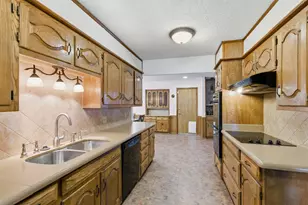 1908 Cleburn Dr, Arlington, TX 76012 - Photo 7