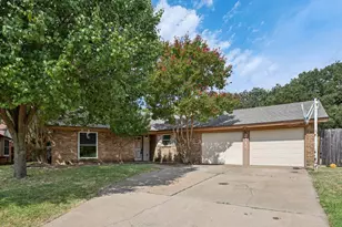 2417 Meadow Ct, Bedford, TX 76021 - Photo 3