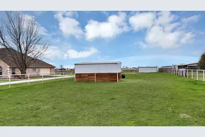 11692 Foutch Road, Pilot Point, TX 76258 - Photo 33