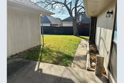 2405 Country Valley Road, Garland, TX 75041 - Photo 35