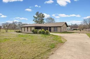 706 S Manson St, Wolfe City, TX 75496 - Photo 31