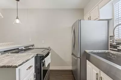1368 S 12th Street, Waco, TX 76706 - Photo 9