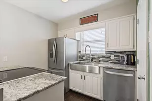 1368 S 12th St, Waco, TX 76706 - Photo 11