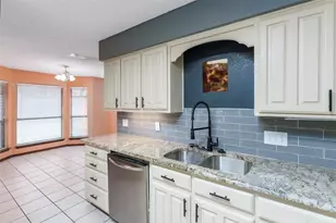 549 Greenwood Cir, Hurst, TX 76053 - Photo 9