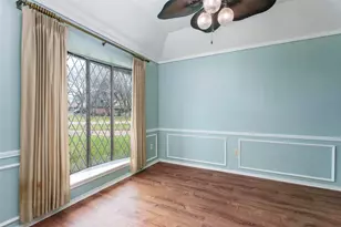 549 Greenwood Cir, Hurst, TX 76053 - Photo 5