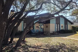 1301 Cliff Dr, Graham, TX 76450 - Photo 3