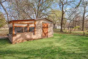 1115 SE 13th St, Paris, TX 75460 - Photo 13