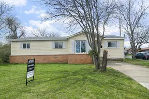 1413 Lindsey St, Fort Worth, TX 76105 - Photo 1