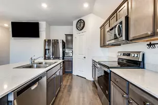 841 Glover Dr, Aubrey, TX 76227 - Photo 5