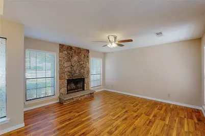 1912 N Irving Heights Drive, Irving, TX 75061 - Photo 5